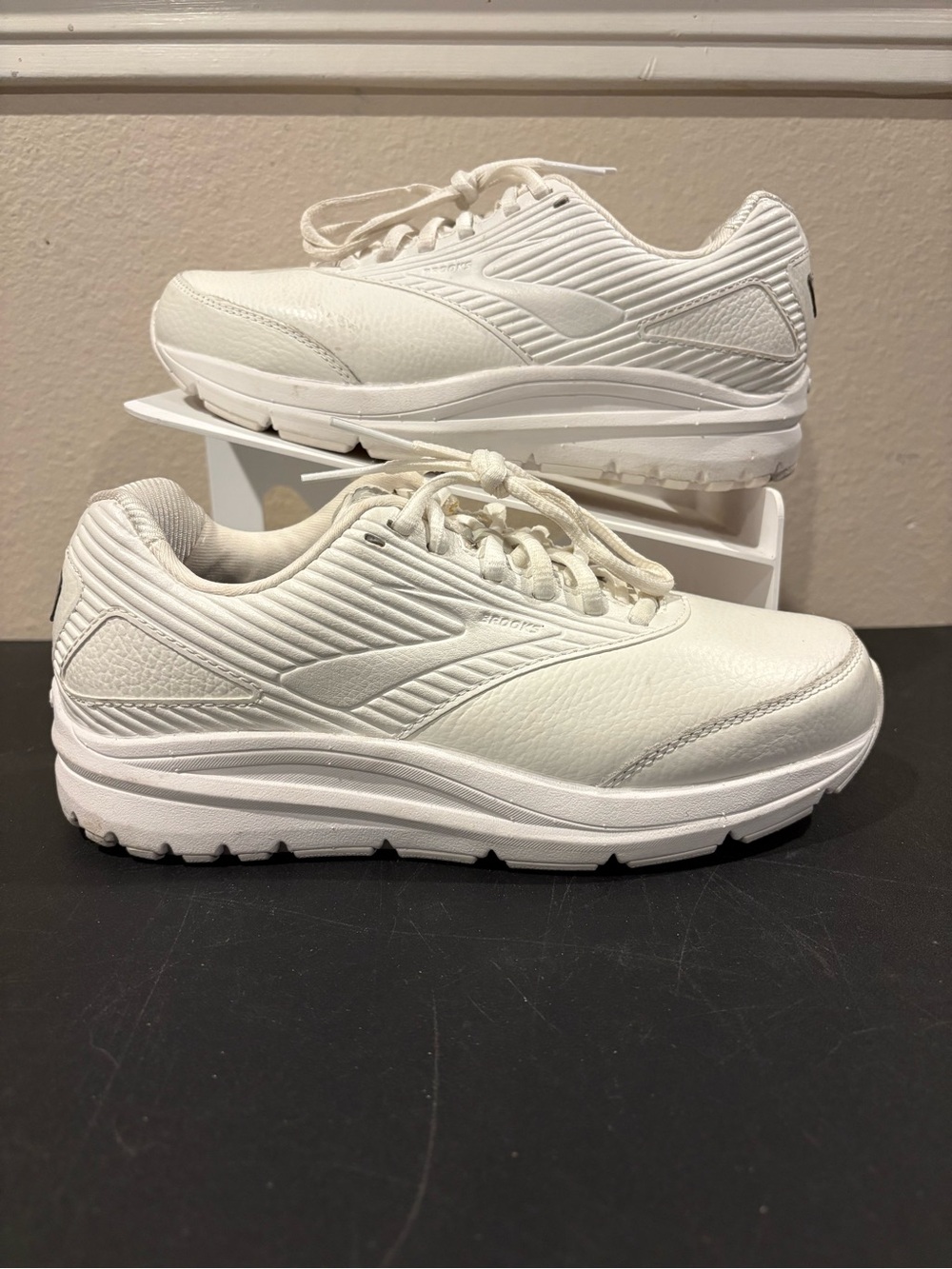 Brooks Addiction Walker 2 1203071D142 Women’s 7.5 D Wide Width Leather Walking
